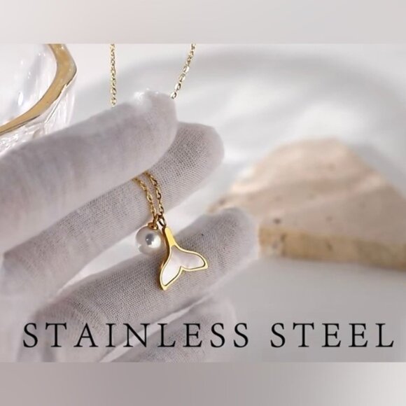 18k Gold Plated Shell Mermaid Tail Pearl Pendant Necklace - Picture 2 of 9